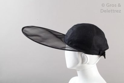 Yves SAINT LAURENT Rive Gauche Rare casquette en lin noir agrémentée d'une importante...