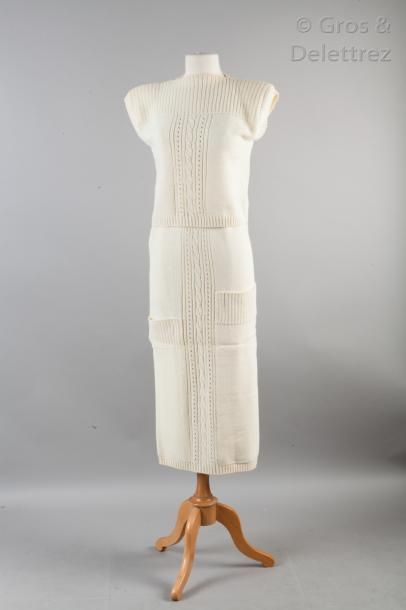 Anne Marie BERETTA Ensemble en maille de laine torsadé ivoire, composé d'un top à...