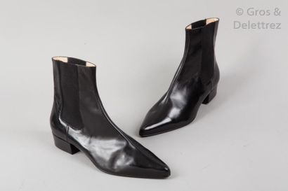 DOLCE & GABANNA Paire de Chelsea boots en cuir agneau noir, bout pointu, talon 2cm....