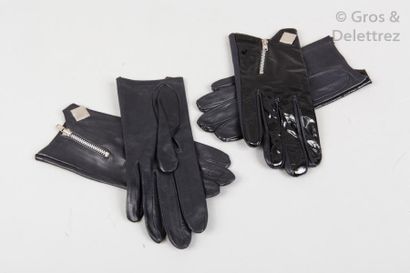 Claude MONTANA Lot de deux paires de gants zippés en cuir noirs rehaussés de clous...