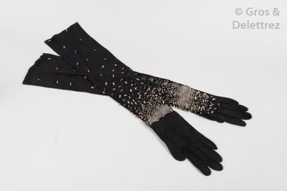 Claude MONTANA haute couture Magnifique paire de gants longs en chevreau noirs, rebrodés...