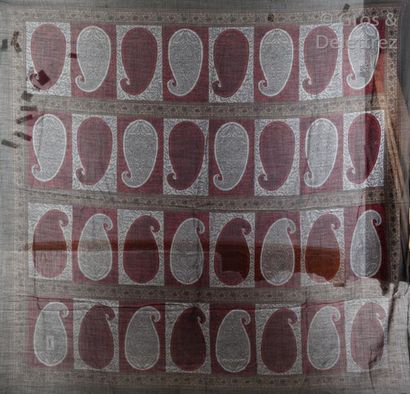 Yves Saint LAURENT Lot de deux châles en étamine de laine à finitions frangées imprimés...