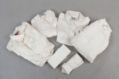 Angelo TARLAZZI, Gianfranco FERRE Lot de trois blouses en satin de soie ivoire, dont...