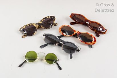 EYEVAN, TRACTION Production, TRIPLEX, Anonyme Lot de cinq paires de lunettes de soleil...