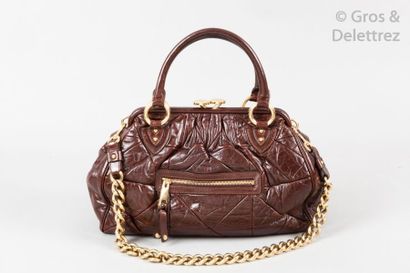 null Marc JACOBS

Sac "Stam" 36cm en cuir agneau matelassé cacao, fermeture pression...