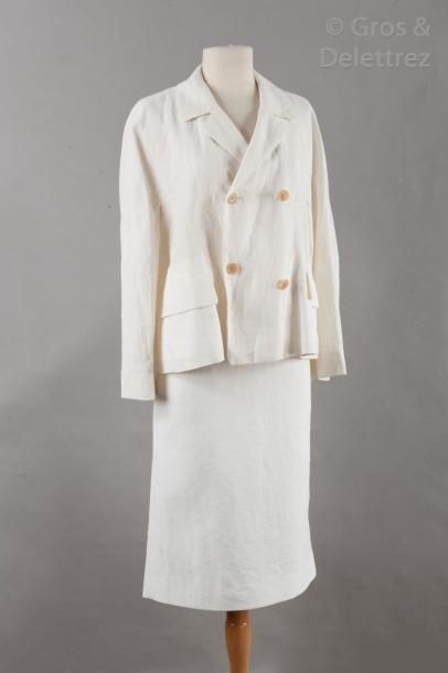 null MARNI

Ensemble ivoire composé d'une veste en lin à col châle cranté croisé...