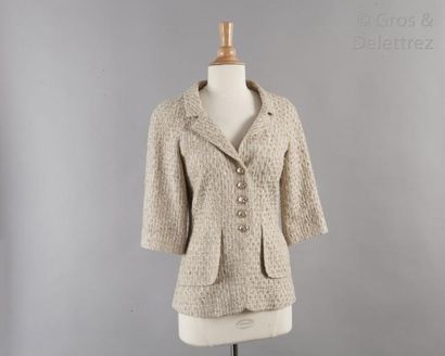 null CHANEL Collection Printemps été 2007

Veste en tweed beige réhaussé de lurex...