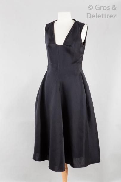 null LANVIN par Alber Elbaz Eté 2012

Ensemble du soir noir composé d'une robe de...