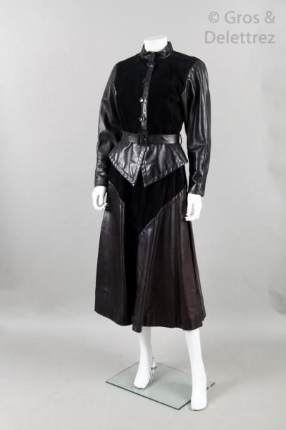 null Christian DIOR Boutique Cuirs

Ensemble noir en patchwork en daim et cuir composé...