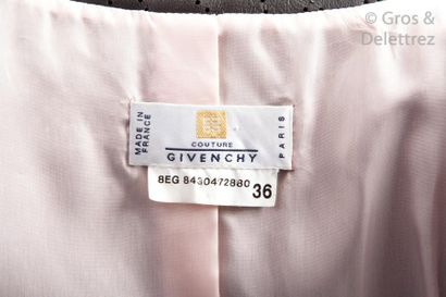 null GIVENCHY Couture

Veste blazer en cuir d'agneau perforé noir à motifs ornemental,...