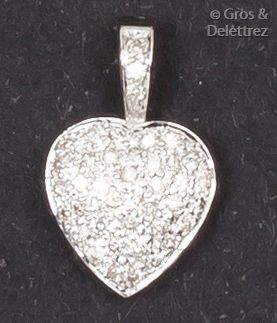 null Pendentif «Coeur» en or gris entièrement pavé de diamants taillés en brillant....