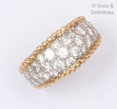 null Bague jonc en or jaune et or gris 9K perlés ornée d'un pavage de diamants taillés...