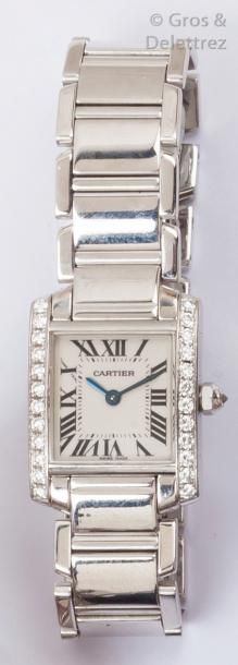 CARTIER «Tank»
Bracelet-montre en or gris. Cadran crème, chiffres romains, aiguilles...