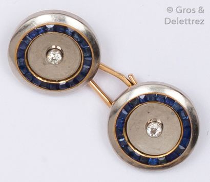 null Paire de boutons de manchettes en or jaune et or gris ornés de motifs ronds...