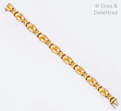 null ALDEBERT - Bracelet articulé en or jaune à motifs géométriques imbriqués. Longueur :...