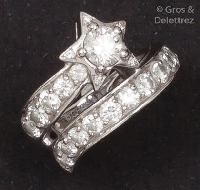 null CHANEL «Comète» - Bague en or gris à motif d’Etoile filante sertie de diamants...