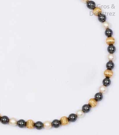 null Collier de boules d’or jaune alternées de perles d’hématite et de perles de...