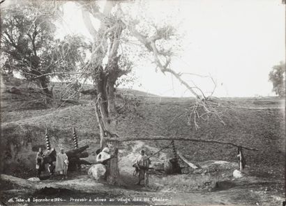 null Photographe non identifié

Maroc, c. 1920-1930.

Pressoir à olives au village...