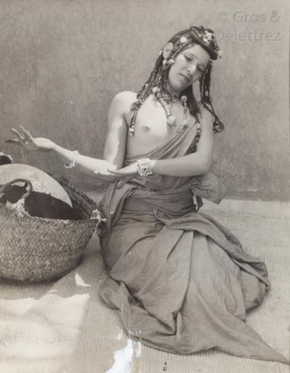 null Jean Besancenot (1902-1992) 

Maroc, 1947. 

Danse de la Guedra. Tribu Ait Oussa....