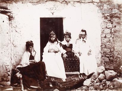 null Soldat français en Algérie 

Algérie. France, c. 1895.

Tlemcen. Sidi Bou Médine....
