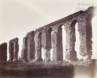 null Photographe non identifié 

Tunisie, c. 1865-1870. 

Ruines archéologiques....
