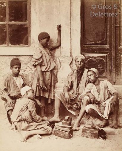 null Otto Schoefft (et Carlo Naya)

Égypte, 1876. 

Le Caire Pittoresque. 

Guet...
