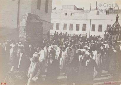 null Photographe non identifié 

Égypte, c. 1920. 

Départ de la caravane et du Mahmal,...