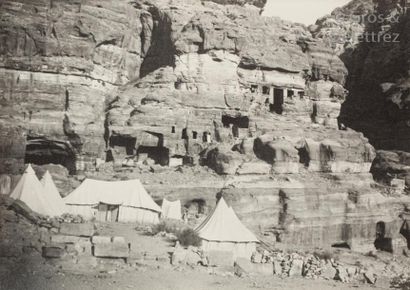 null Photographe amateur 

Jordanie, c. 1930. 

Pétra. Kérak. Les monts de Moab....
