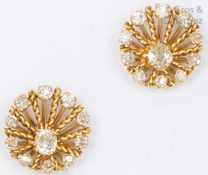 null Paire de boucles d’oreilles en or jaune tressé ornées de diamants de taille...