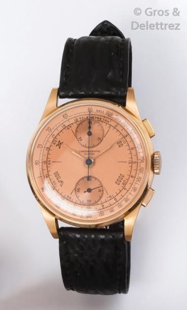 CHRONOGRAPHE SUISSE vers 1950 Chronographe bracelet en or jaune. Boîtier rond, fond...