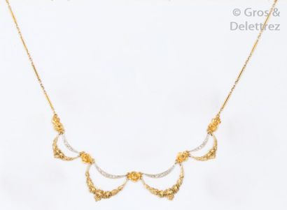 null Collier collerette en or jaune et or gris à motifs de guirlandes florales en...