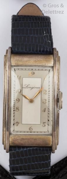 LONGINES VERS 1940 Montre bracelet en argent 925, boîtier type curvex. Cadran bi-ton...