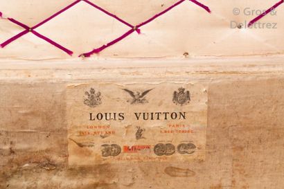 null Louis VUITTON Rue Scribe n°404 ?? Malle cabine en cuir naturel, fermoirs et...