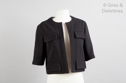 null CHANEL Collection prêt-à-porter Automne / Hiver 2012 - n°12 Petite veste noire...