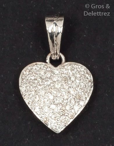 null Pendentif «Cœur» en or gris entièrement serti de diamants taillés en brillant....