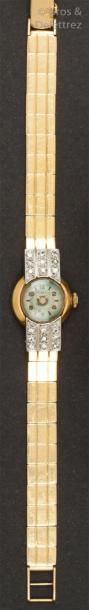 null MIDEX - Bracelet-montre de dame en or jaune, les attaches serties de diamants...