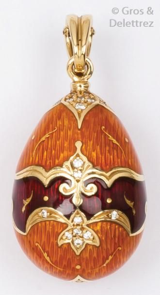 null FABERGE - Pendentif œuf en or jaune, émail rouge et orange guillochés serti...