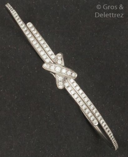 null CHAUMET «Jeux de lien» - Bracelet jonc en or gris orné de diamants taillés en...