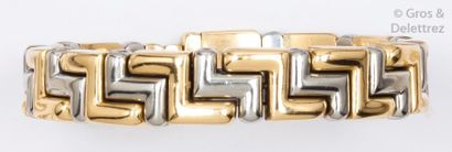 null BULGARI - Bracelet jonc en ouvrant en or jaune et acier à décor géométrique....