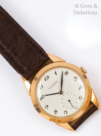 null Movado vers 1940 - Montre bracelet avec boîtier rond en or jaune. Cadran crème...