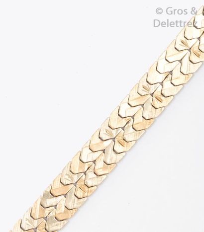 null Bracelet souple en or 14K de deux couleurs. P. 25,2g.