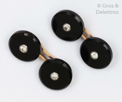 null Paire de boutons de manchettes en or jaune et or gris ornés de motifs circulaires...