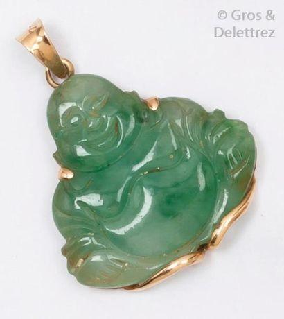 null Pendentif «?Bouddha?» en or jaune et jade sculpté. P. 7,7g.