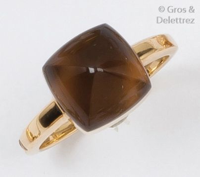 null Bague en or jaune ornée d’une citrine. Tour de doigt?: 54. P. 12,8g.