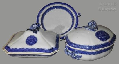 null CHINE

Terrine et légumier couverts, et assiette chauffante en porcelaine de...