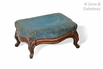 null Tabouret de pieds rectangulaire en bois naturel mouluré.

Style Louis XV. Garniture...