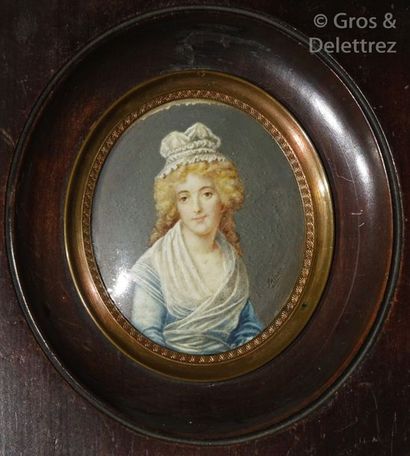 null Miniature ovale 

Portrait d'une jeune femme aux cheveux blonds et bonnet de...