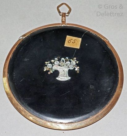 null James SHARPLES II (1825-1893)

Miniature ronde signée à droite.

Portrait d'une...