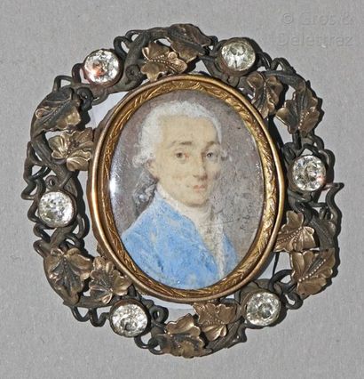 null Petite miniature ovale signée RIBON à droite

Portrait d'un homme de qualité...