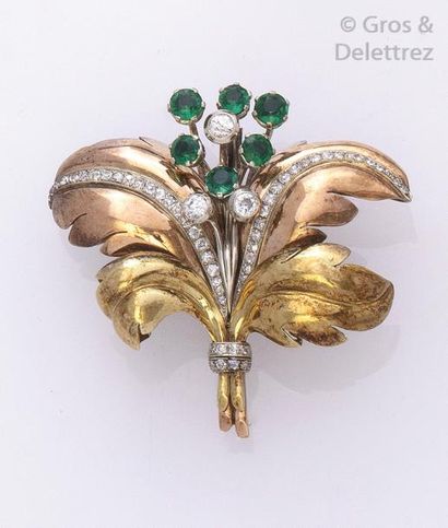 null Broche «?Gerbe?» en or de deux couleurs ornée de pierres vertes et de diamant...